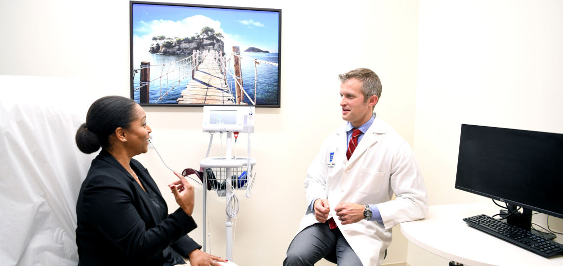 Doctor speaking with female patient.