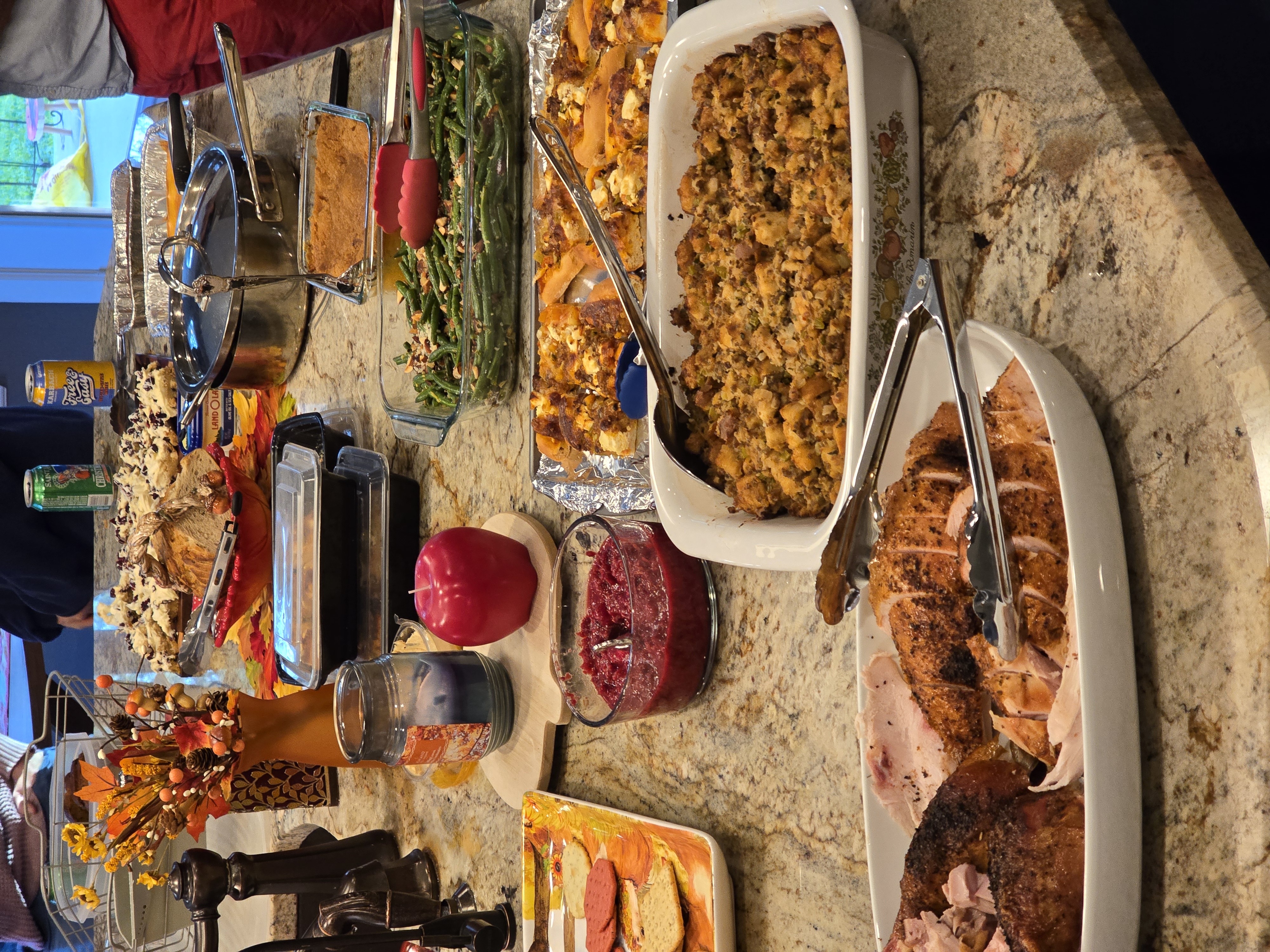 a table of food for thanksgiving