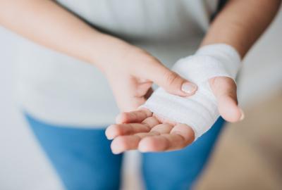 bandage-close-up-first-aid-1571170.jpg