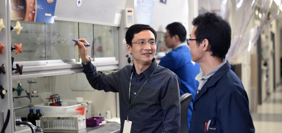 Yongcheng Song in lab