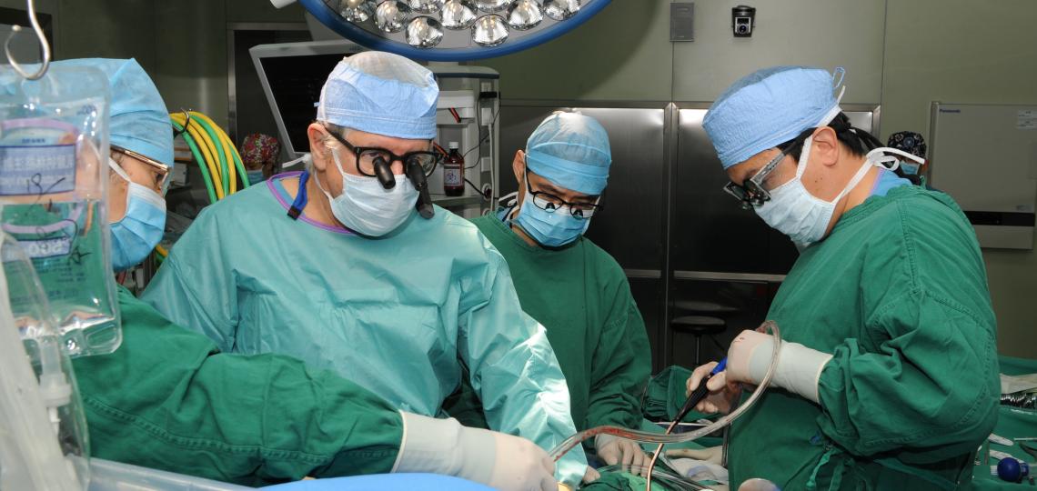 Dr. Joseph S. Coselli and Kim I. de la Cruz perform a TAAA repair in Beijing.