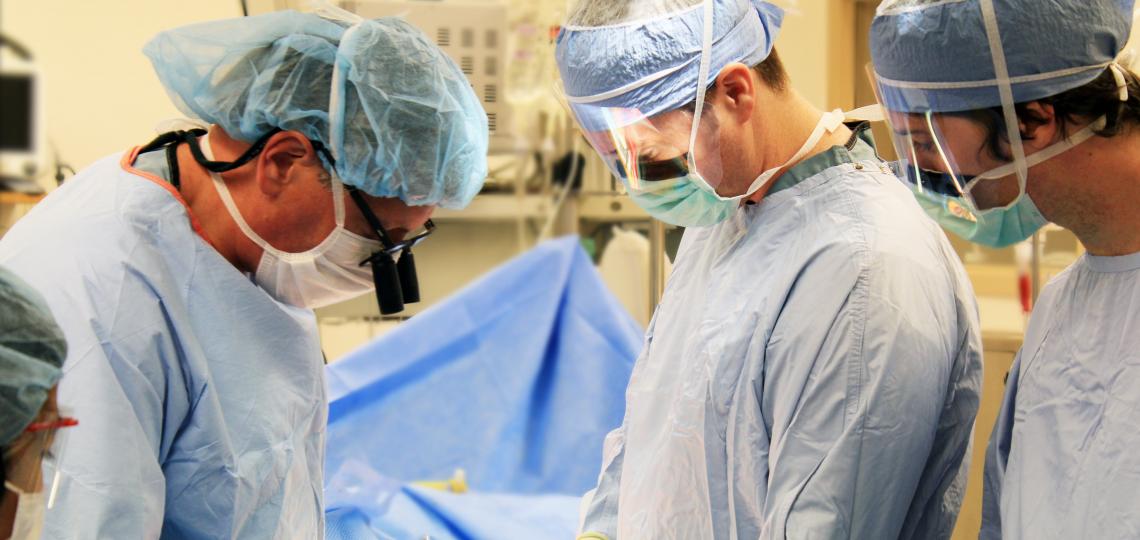 Dr. John Goss training residents during their transplant rotation.
