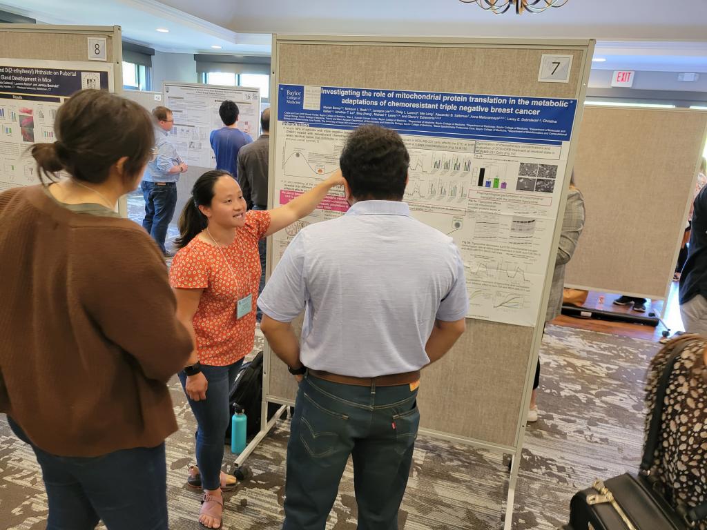 Mariah Berner presents a poster to conference attendees.