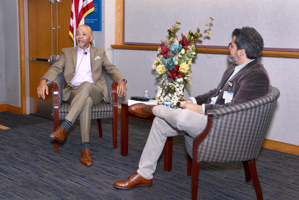 Dr. Ricardo Nuila of HEAL & Dept of Medicine led a discussion with award-winning physician-author Dr. Verghese