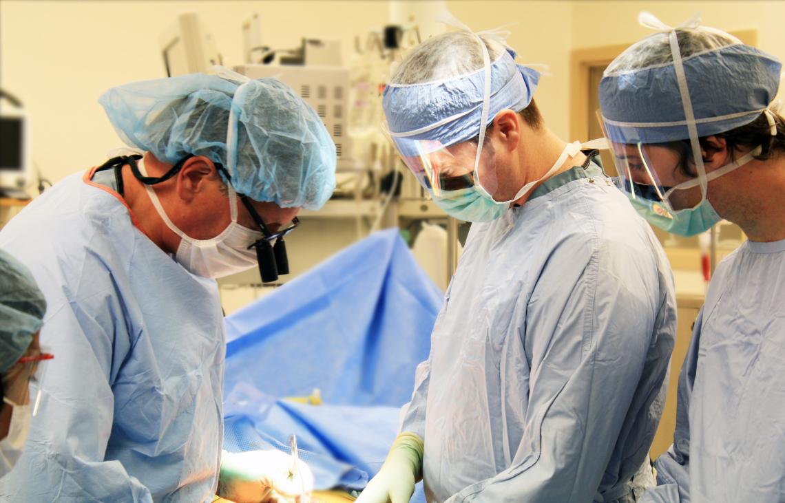 Dr. John Goss training residents during their transplant rotation.