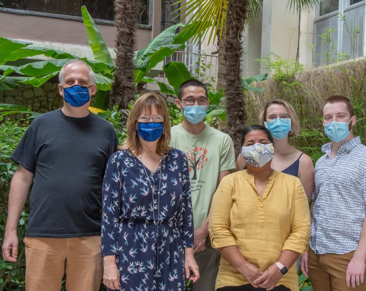 Photo of lab members Jonathan M. Fogg, PhD, Lynn Zechiedrich, PhD, Jeshua L. Malroy (rotation student), Milenka Arévalo-Soliz, PhD, Jordan Clark, Scott Brown