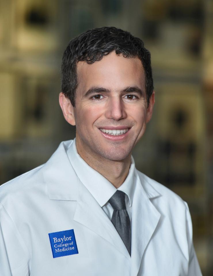 Dr. Gabriel Loor, director of lung transplantation in the division of cardiothoracic transplantation and circulatory support in the Michael E. DeBakey Department of Surgery.