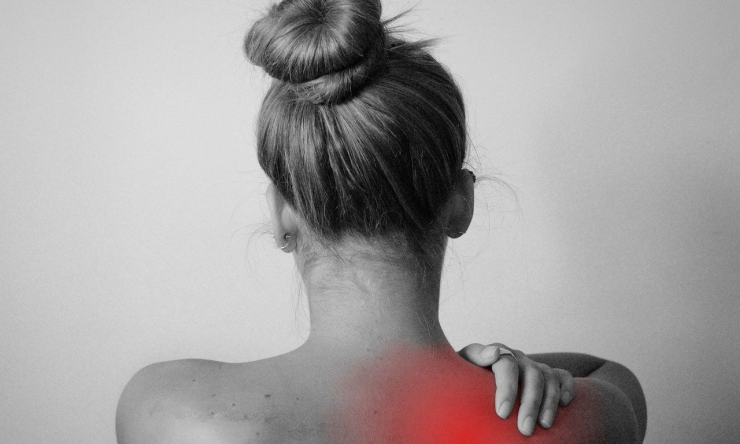 back-pain-woman