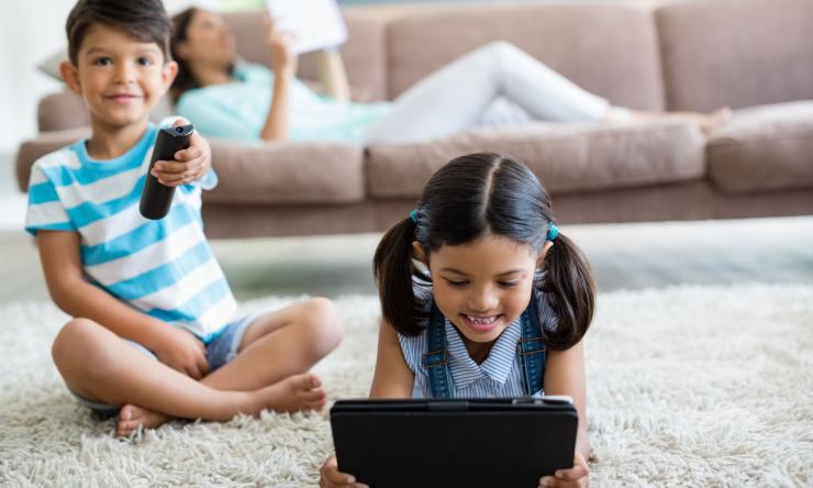 Children using tech