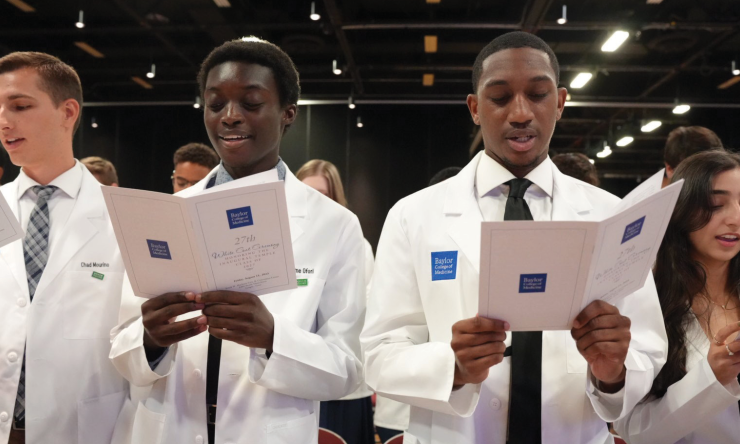 A group of students reading the Hippocratic Oath during a White Coat ceremony