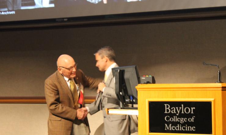 Melvin Spira, M.D., D.D.S., receiving Distinguished Service Award in 2014.